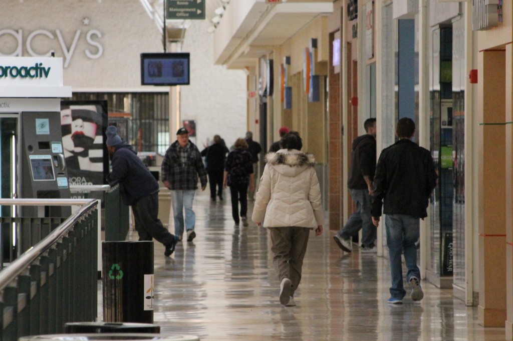 Oxford Valley Mall Begins “Five Days Full Of Free, Holiday Fun”