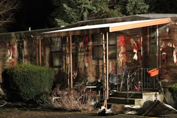 A neighboring house suffered heat damage. (Tom Sofield/LevittownNow.com)