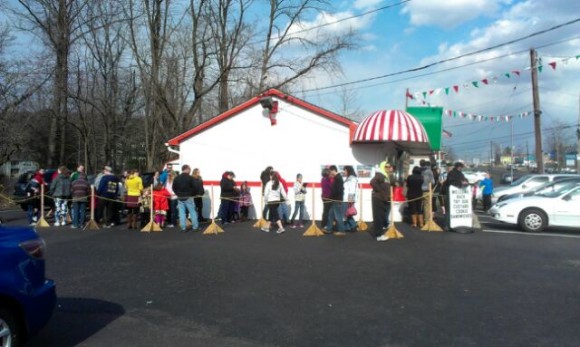 Customers line up outside the Rita's Italian Ice location in Penndel on the first day of spring. (Tom Sofield/LevittownNow.com)