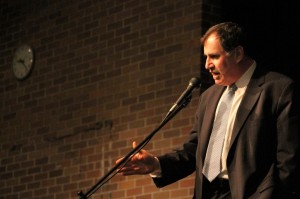 Actor Richard Kind speaking Monday evening at Pennsbury High School in Falls Township. Credit: Tom Sofield/LevittownNow.com