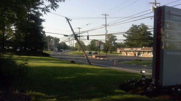 A image of the damaged pole. Credit: Jeff Bohen/LevittownNow.com