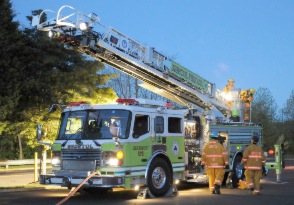 Bristol 51 Volunteers Learn Skills to Assist in Vehicle Emergencies