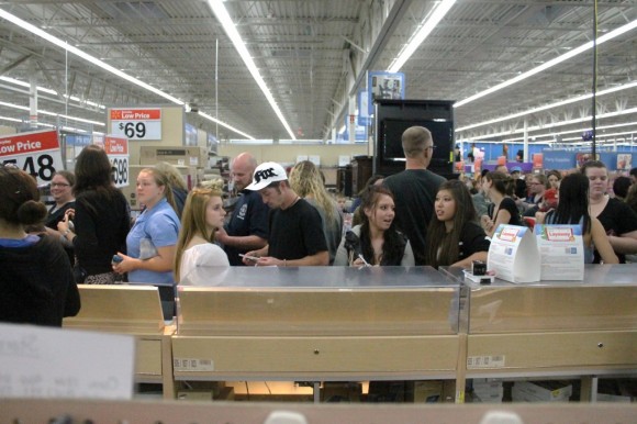 Fans line up to get their copy of her latest CD, Frame by Frame, signed. Credit: Tom Sofield/LevittownNow.com