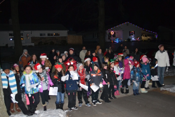 Kids Bring Holiday Cheer to Thornridge