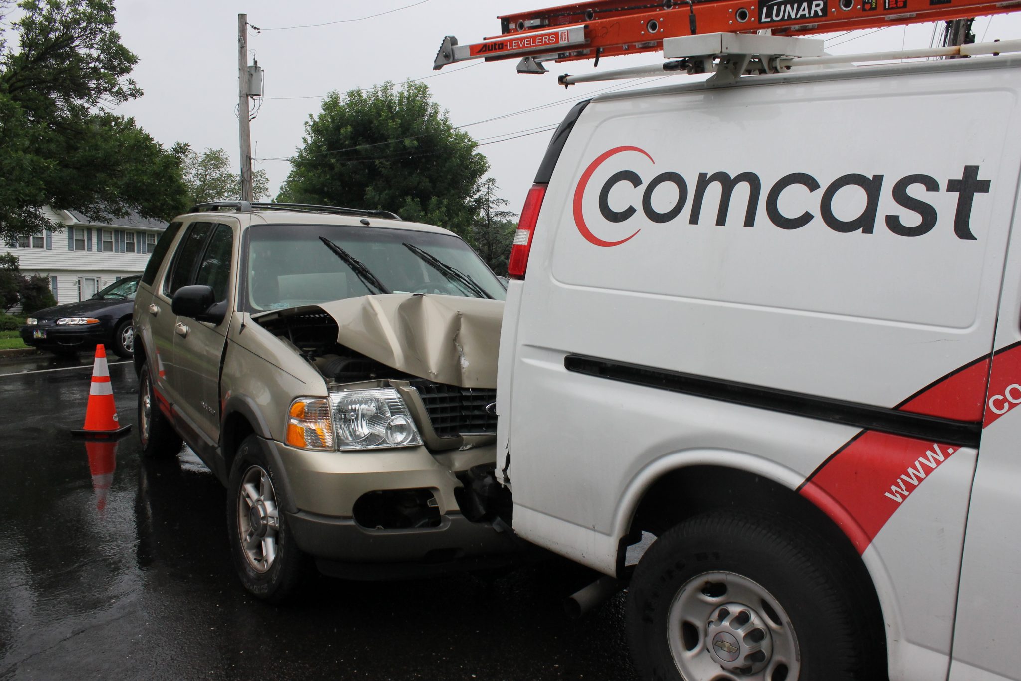 SUV, Van Collide on Bristol-Oxford Valley Road