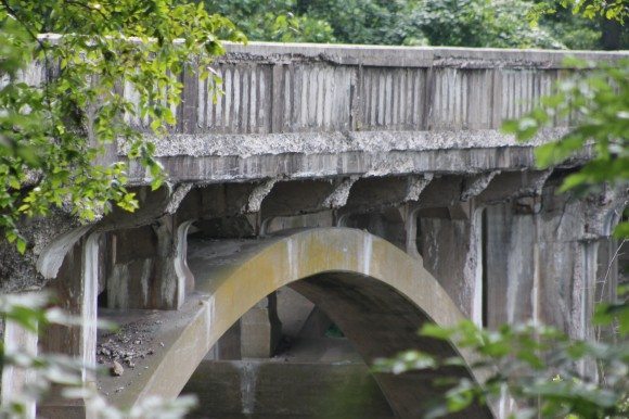 An image of the crumbling bridge. Credit: Tom Sofield/LevittownNow.com