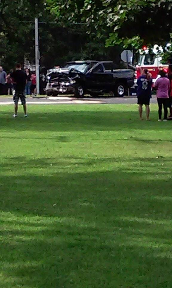UPDATE: 2 Hurt in Mill Creek Parkway Crash