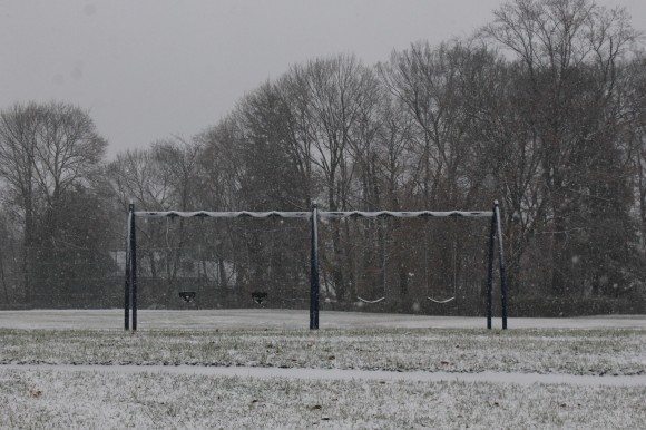 Snow falling in Middletown early Wednesday afternoon. Credit: Tom Sofield/LevittownNow.com