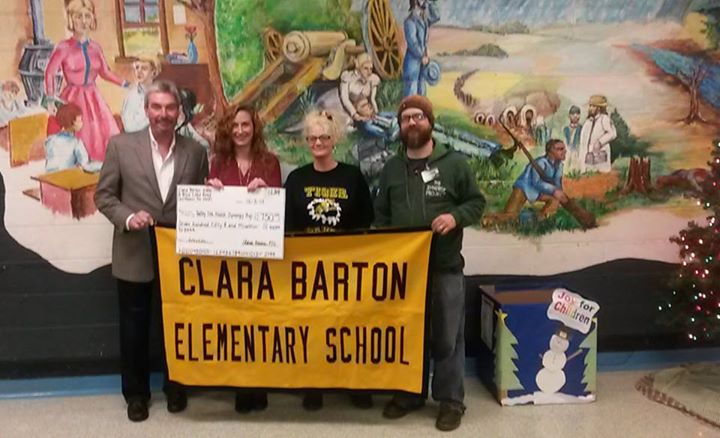 Elementary School PTO Donates Homeless Youth Foundation