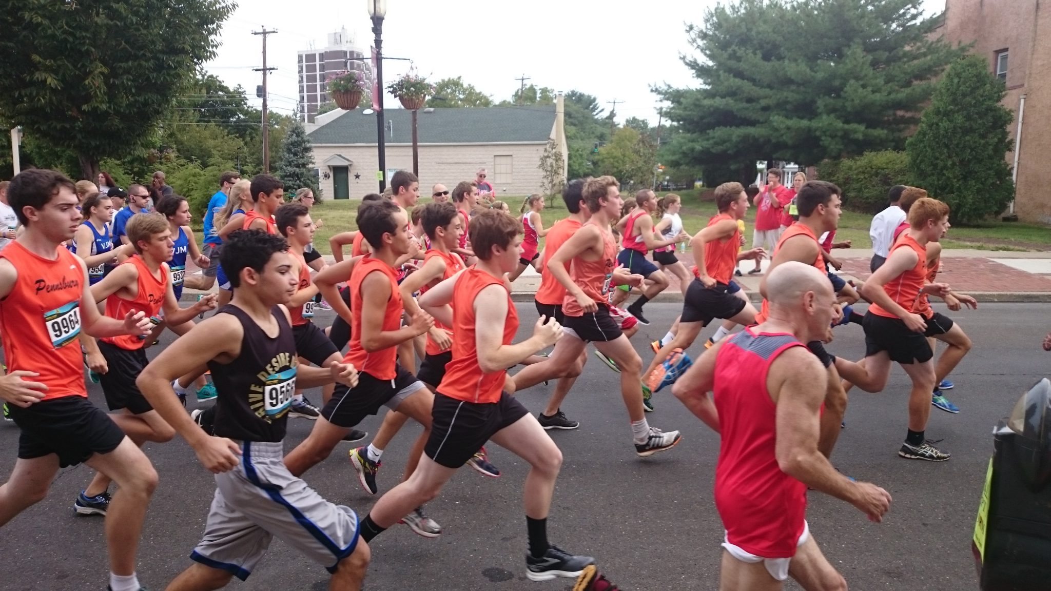 Mill Street Run Draws Sizable Crowd In Bristol