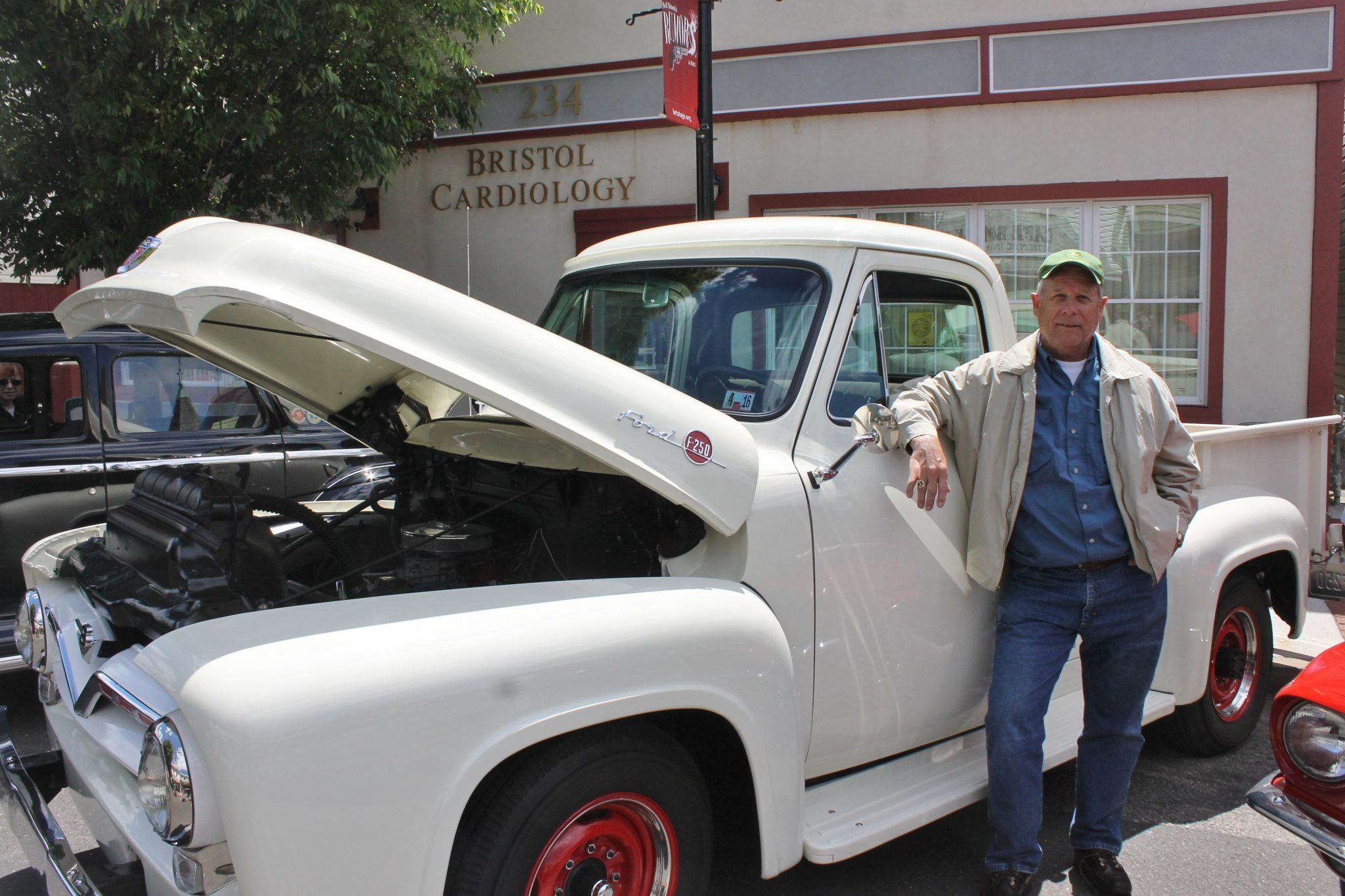 Historic Vehicles Fill Bristol Borough’s Historic District