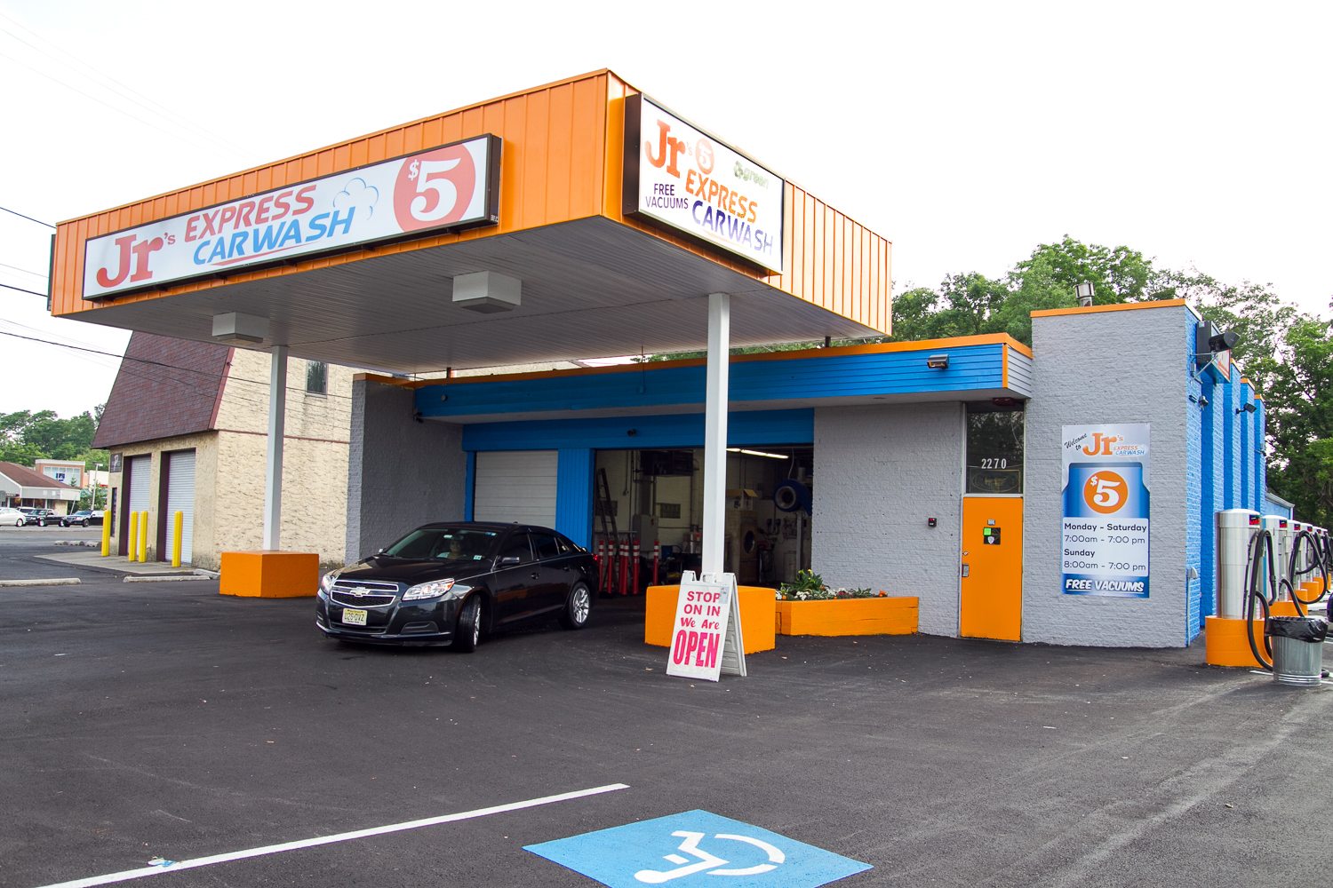 Jr’s Express Car Wash Celebrating Anniversary & Holding Raffle For Charity