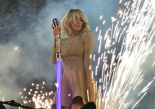 Carrie Underwood, Young Son Visit Levittown-Area