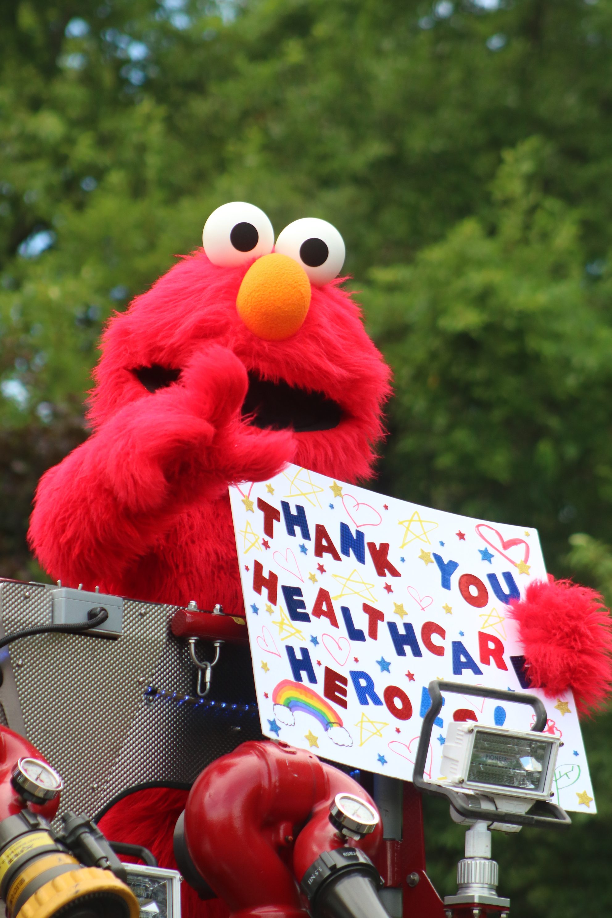 PHOTOS: Elmo & Cookie Monster Thank Local Health Care Workers