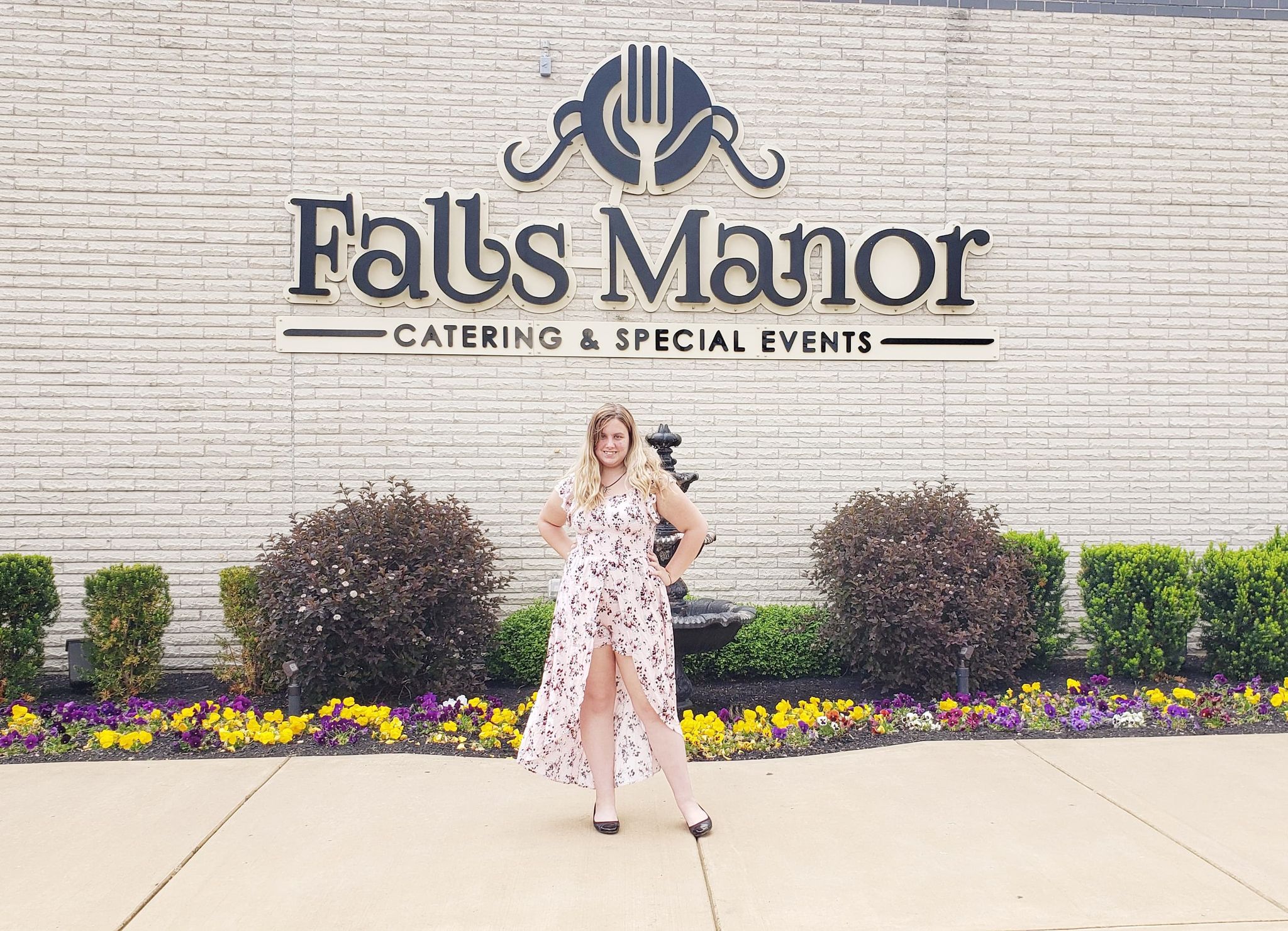 Without Prom, High School Senior Plans Her Own & Invites Peers