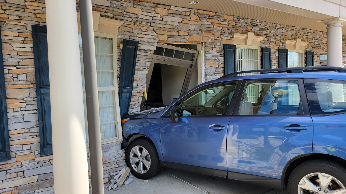 Car Hits Doctor’s Office In Middletown