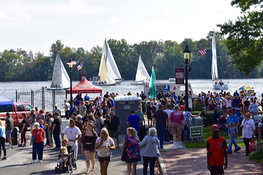 Cate's Spotlight Car & Boat Show Planned For Waterfront