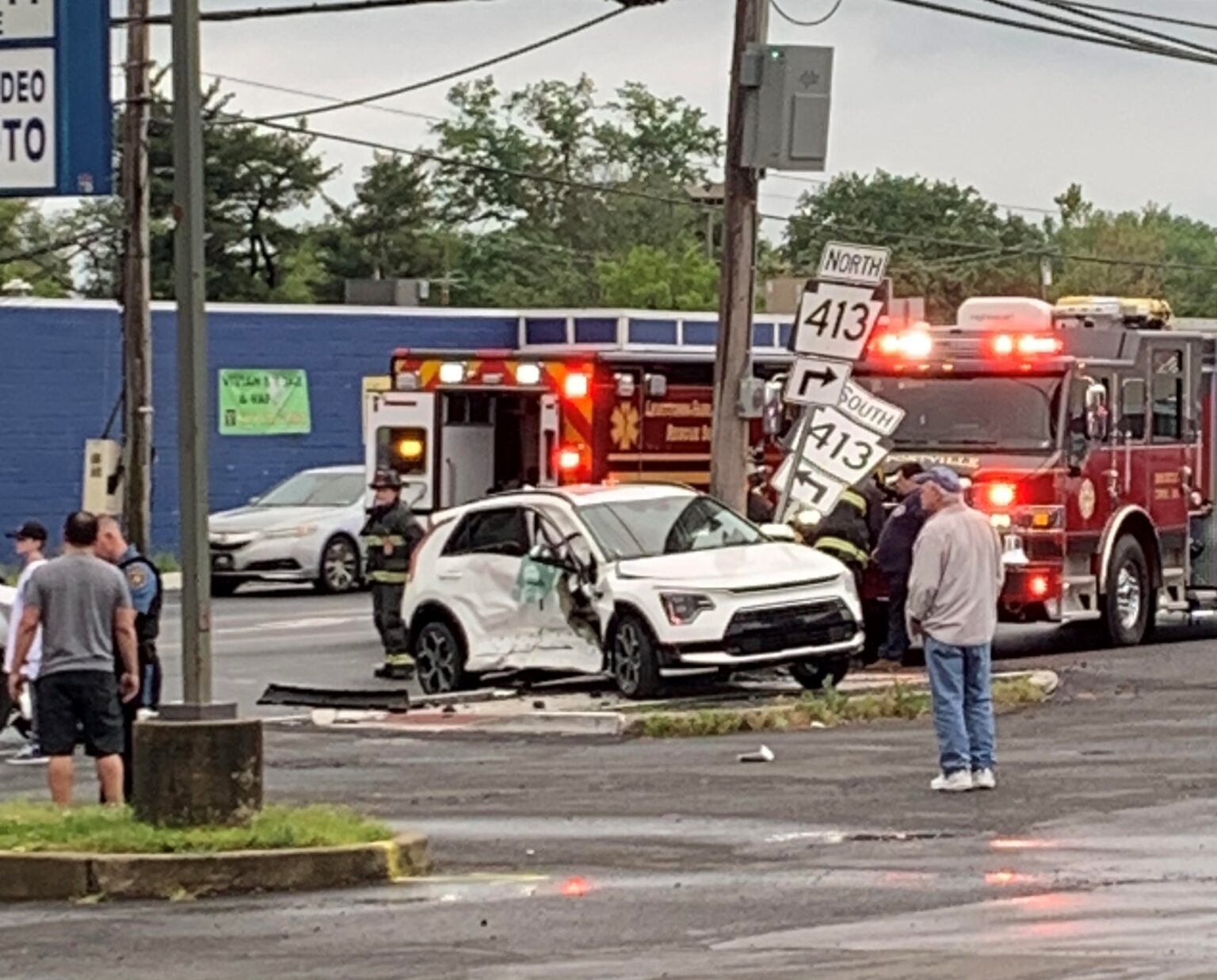 Two Suffer Minor Injuries In Weekend Crash - LevittownNow.com