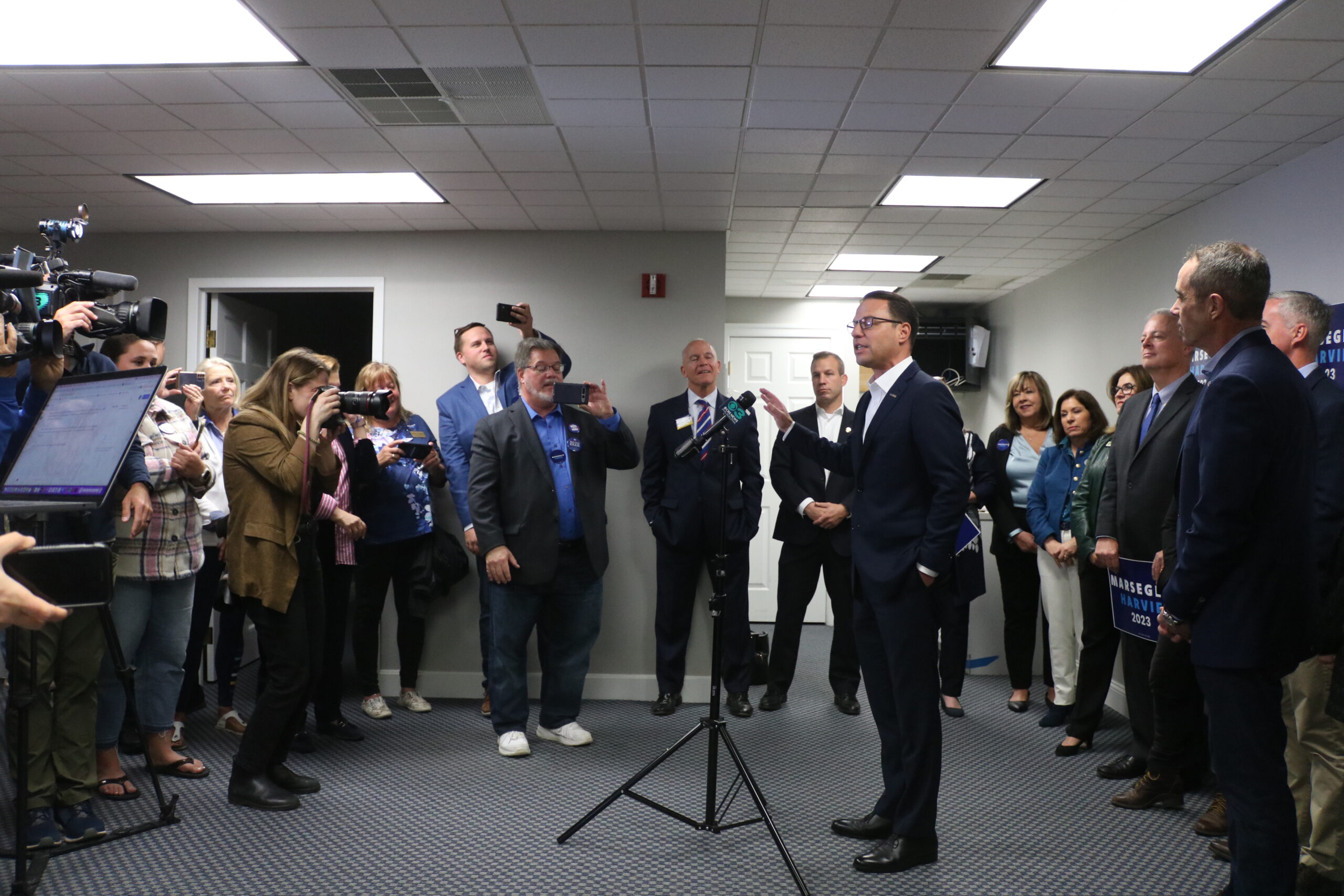 In Lower Bucks County, Gov. Shapiro Rallies Support For Democrats