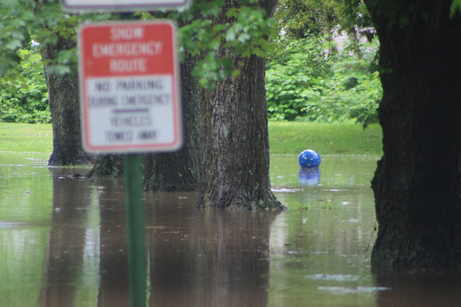 Flash Flooding Strands Cars, Catches Motorists Off Guard - LevittownNow.com