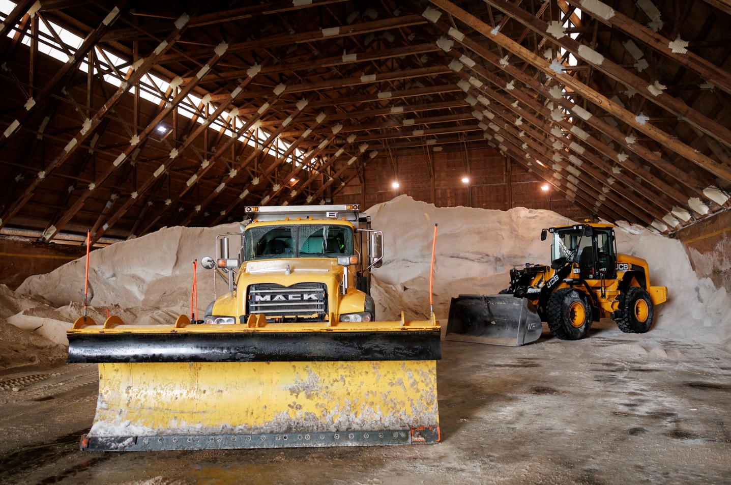 Whiteout Conditions & 2-Inch Snowfall Rates Expected In Storm