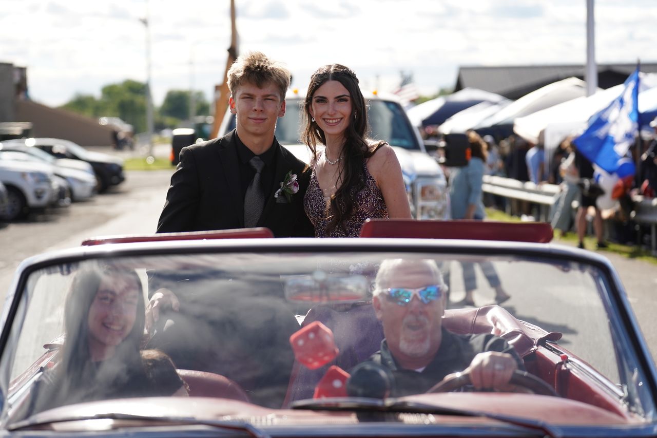 PHOTOS: Pennsbury Prom Parade & Arrivals 2026