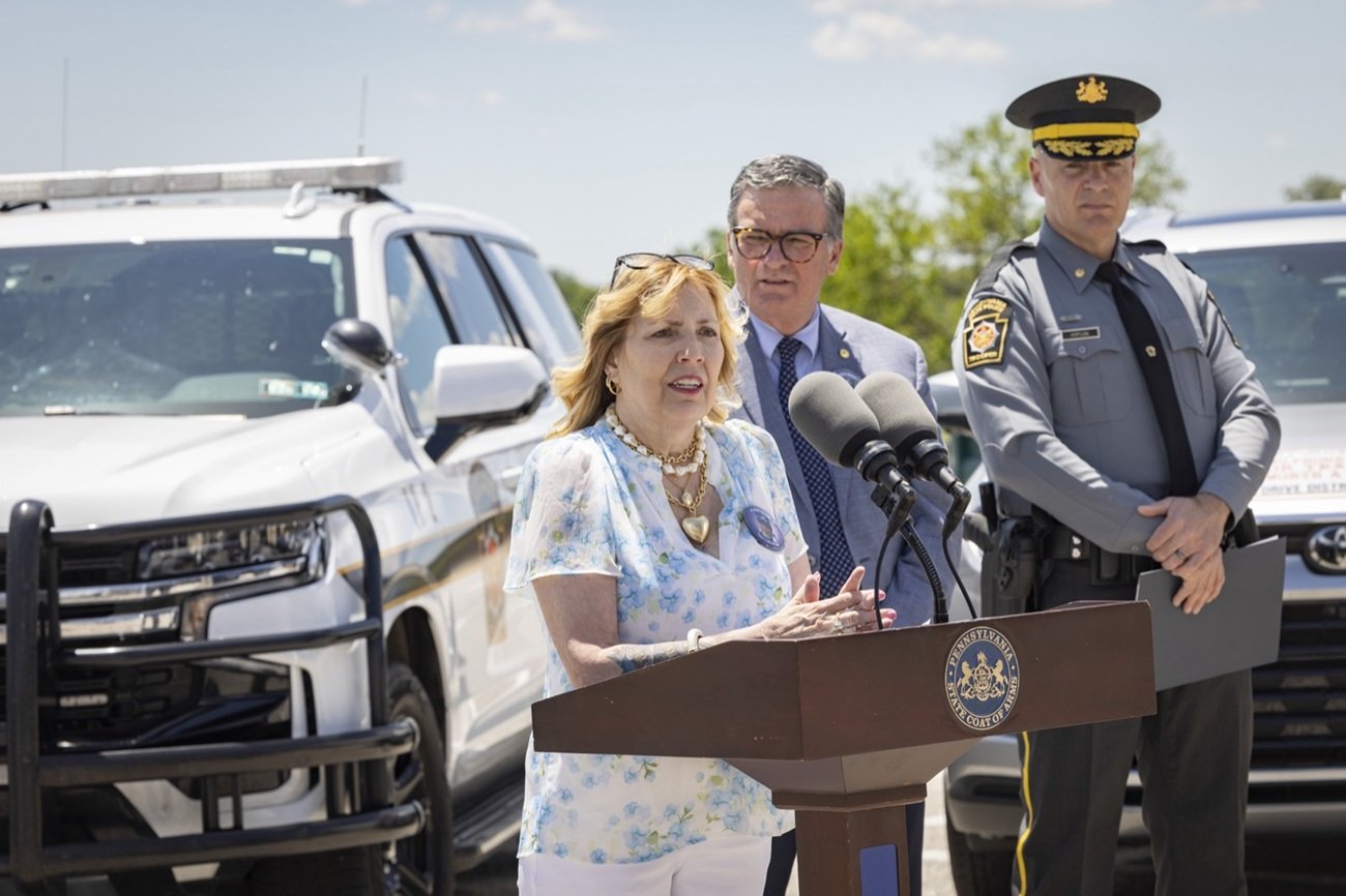 Police To Start Issuing Fines For Hands-Free Law Violations Friday