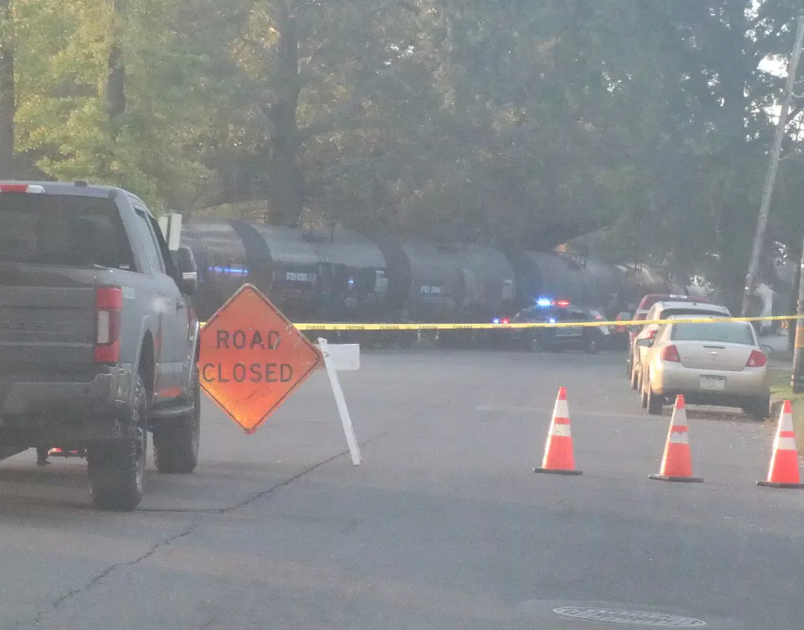 NEARBY: Train Derails, Blocks Roadway